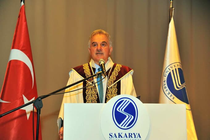 SAÜ'de bölüm birincileri ödüllendirildi