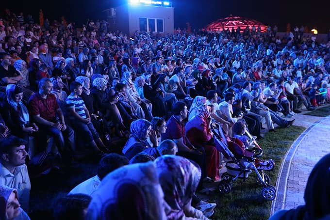 Bedirhan Gökçe şiirleriyle Sakaryalıları büyüledi