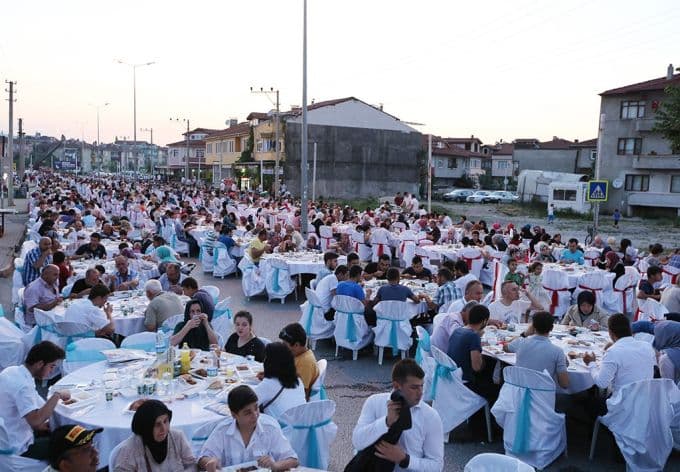 Gönül sofraları Erenler'de kuruldu
