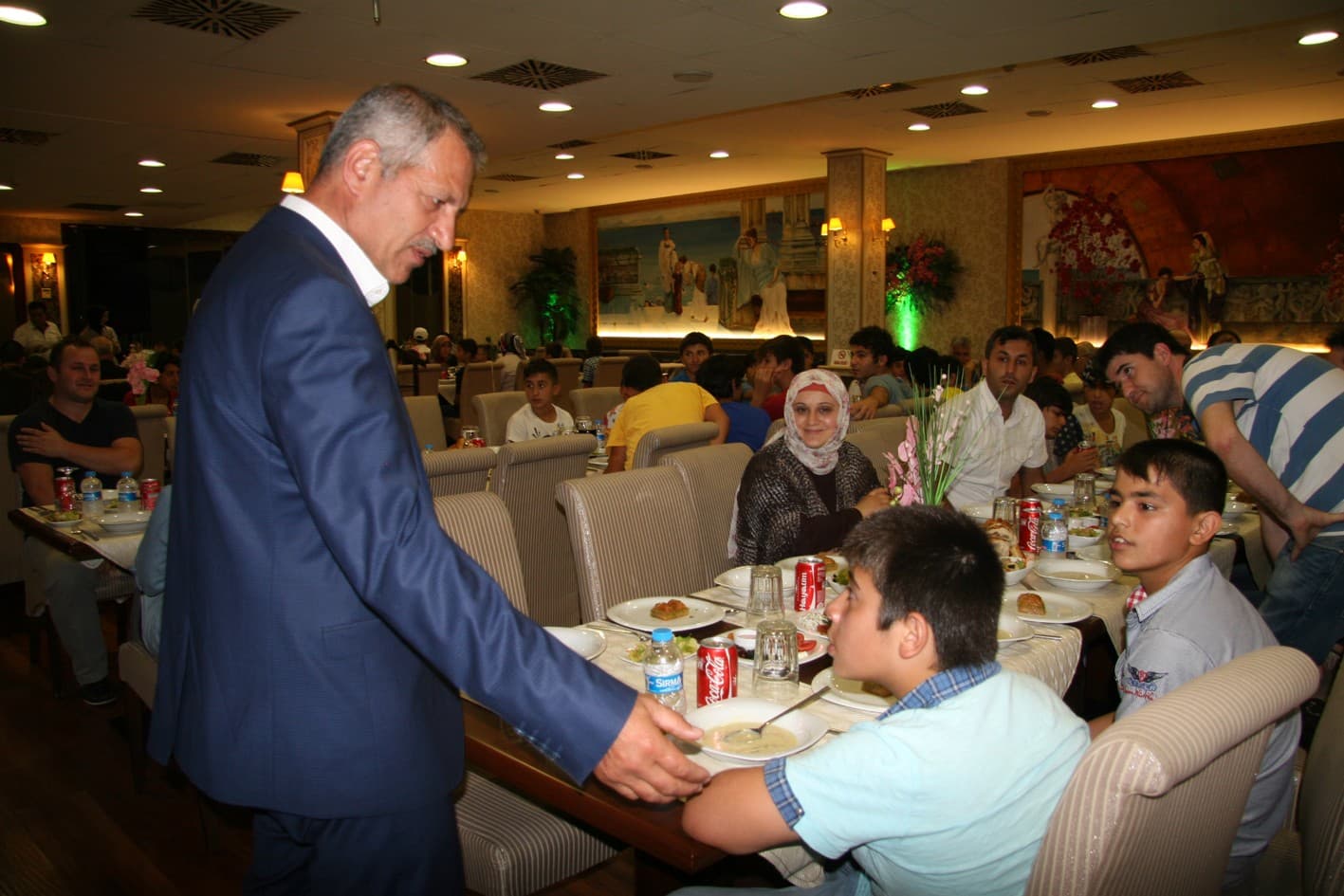 Başkan Dişli, kimsesiz çocuklarla iftar yaptı