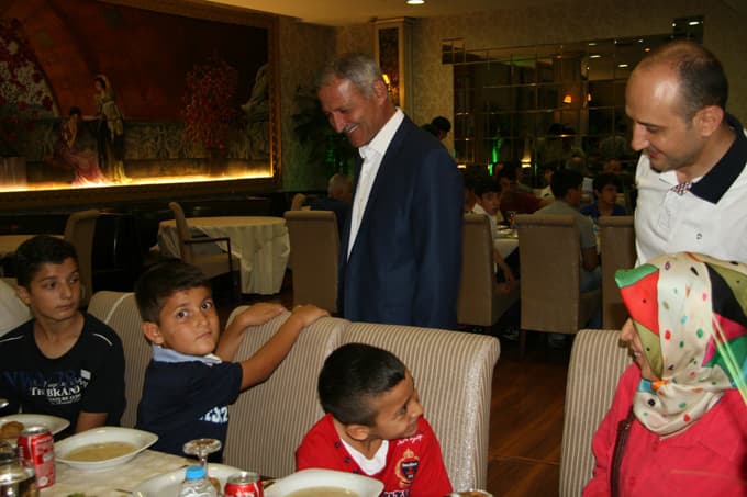 Başkan Dişli, kimsesiz çocuklarla iftar yaptı