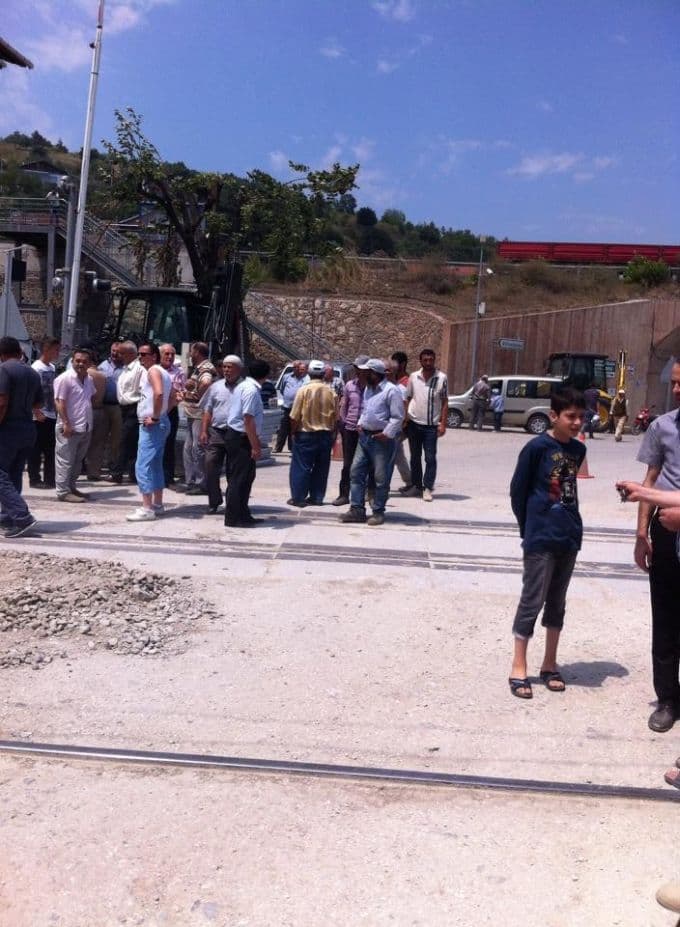 Hemzemin geçidin kapanmasına vatandaşlardan tepki