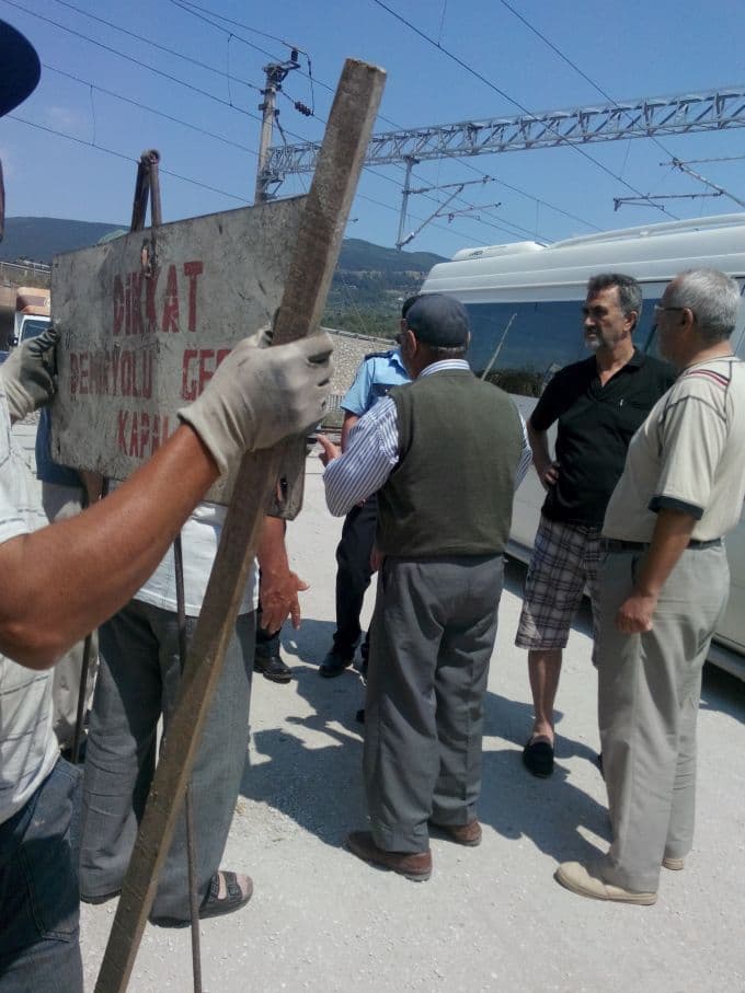 Hemzemin geçidin kapanmasına vatandaşlardan tepki