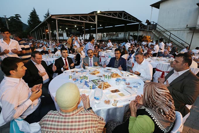 Taraklı'daki iftarda bürokrasi buluştu