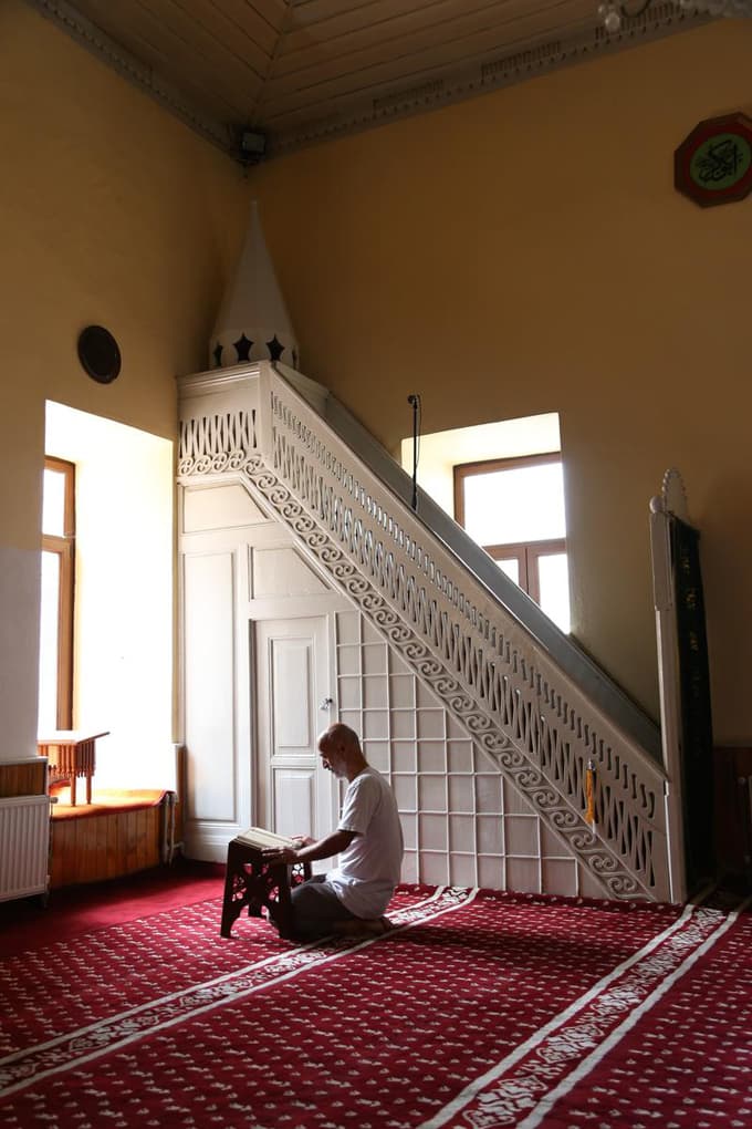 Tarihi Rüstem Paşa Camii Ramazan'da ilgi odağı