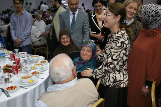 Ayşenur İslam'dan şehit ve gazi yakınlarına müjde!