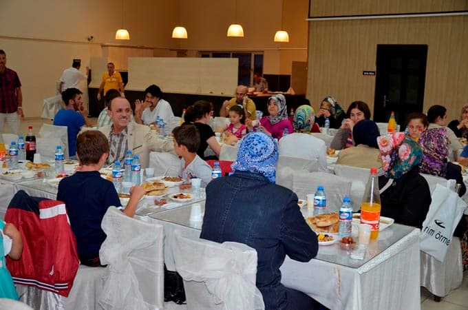 Erenler'de Dünya Yetimler Günü iftarı