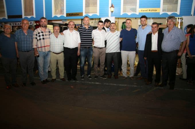 YKD standını gezip, destek sözü verdiler