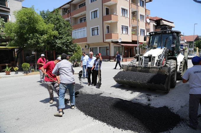 Sapanca Belediyesi asfalt çalışmalarını hızlandırdı