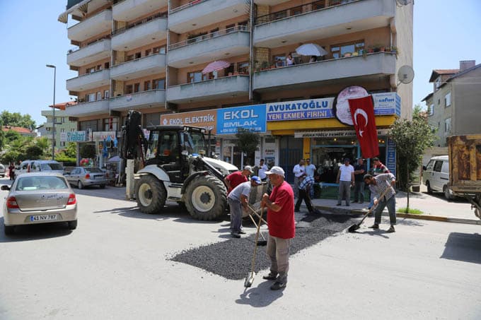 Sapanca Belediyesi asfalt çalışmalarını hızlandırdı