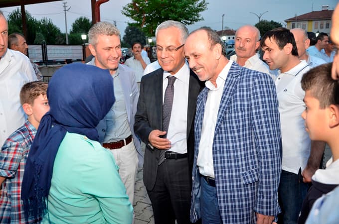 Erenler Belediyesi Çaybaşı Mahallesi'nde iftar verdi