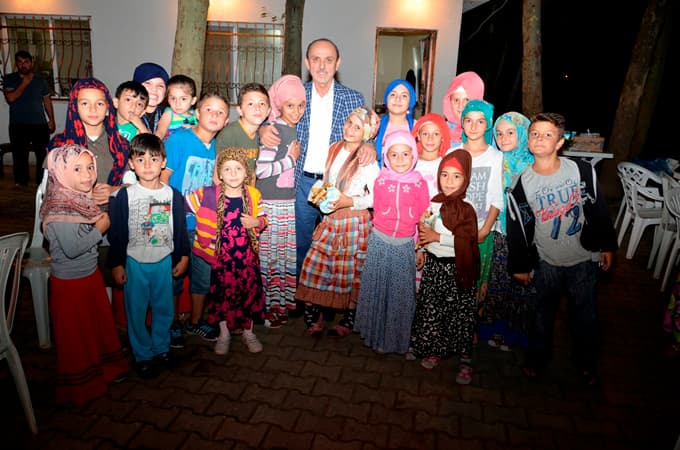 Erenler Belediyesi Çaybaşı Mahallesi'nde iftar verdi