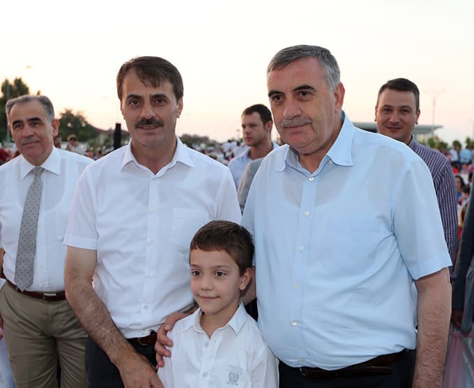 Büyükşehir Belediyesi'nden Serdivan Park'da iftar