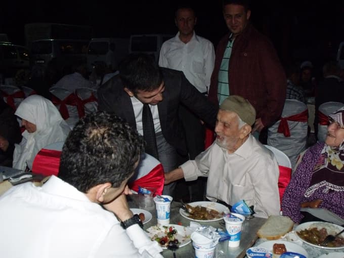 Taraklı'da gazi ve şehit yakınlarına iftar verildi