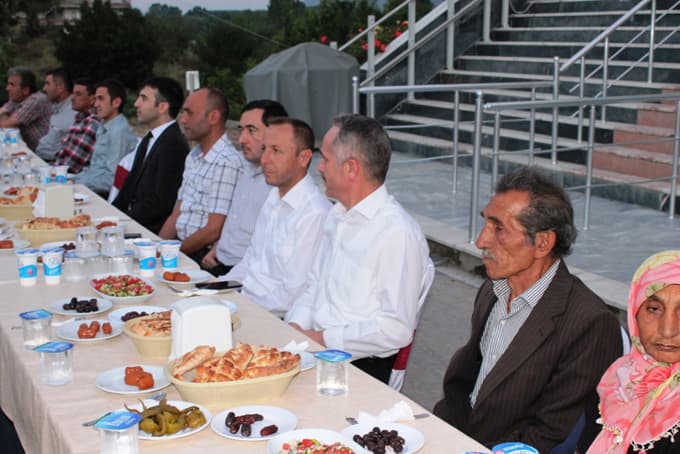 Taraklı'da gazi ve şehit yakınlarına iftar verildi