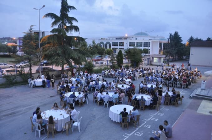 Sakarya Anadolu Lisesi mezunları iftar yemeğinde buluştu