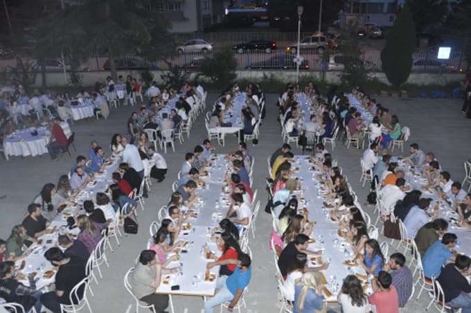 Sakarya Anadolu Lisesi mezunları iftar yemeğinde buluştu