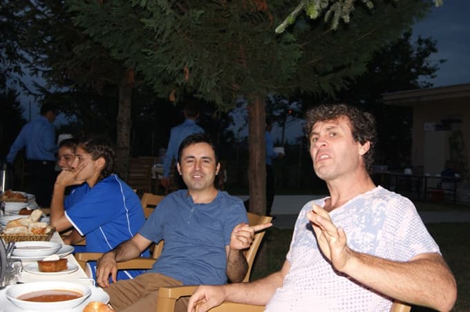 Amasya Kız Futbol Takımı Hendek'te akşam yemeği yedi