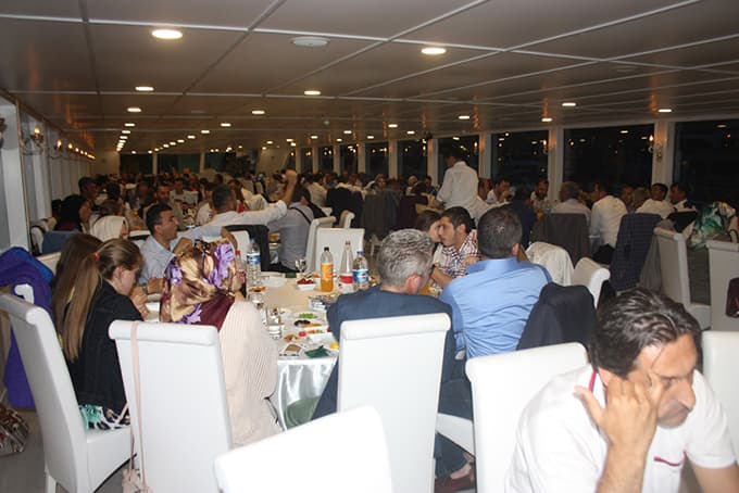 Erenler Belediyesi'nden Boğaz'da iftar programı
