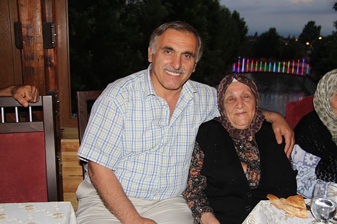 Başkan İnci, mahalle sakinleriyle iftarda bir araya geldi