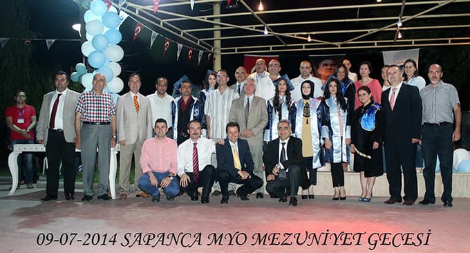 Sapanca MYO 2013-2014 yılı mezunlarını verdi