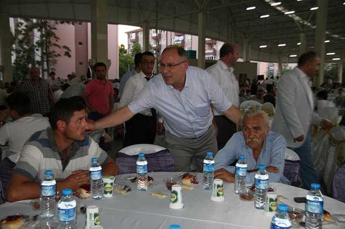 Adapazarı Belediyesi Ozanlar'da iftar düzenledi