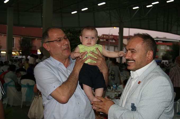 Adapazarı Belediyesi Ozanlar'da iftar düzenledi