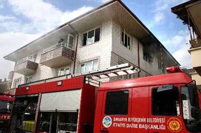Apartmanın 3. Katında Çıkan Yangın Korkuttu