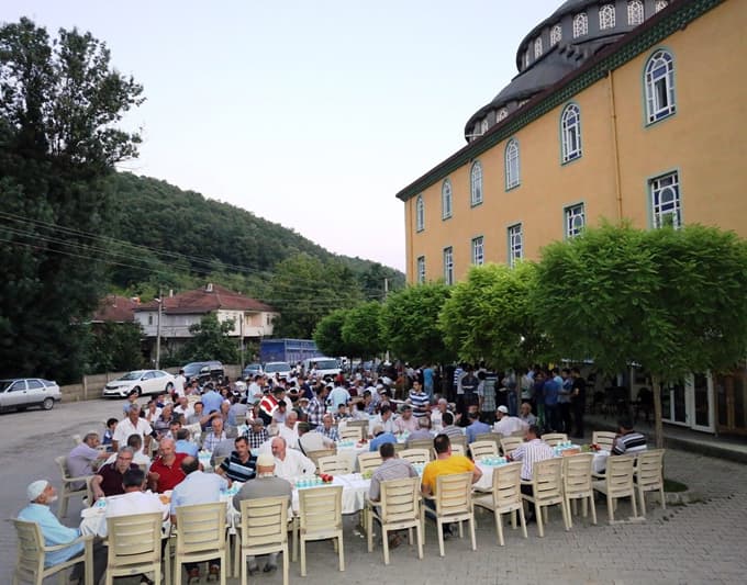 Başkanlar Aşağıdere köylüleriyle iftarda buluştu