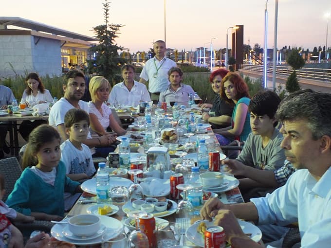 Engelliler Derneği Sakarya Park'ta iftar düzenledi