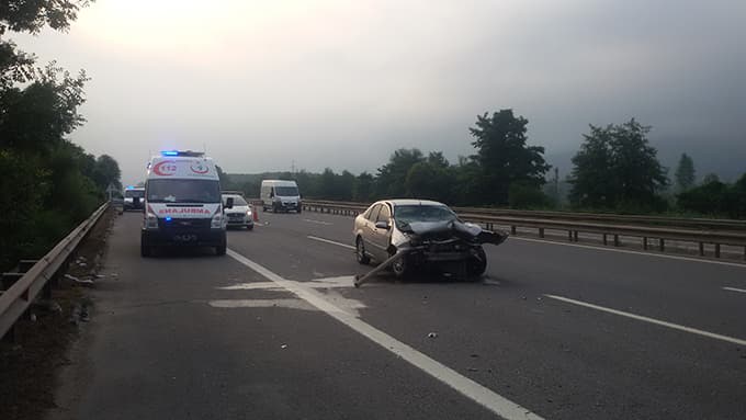 Sapanca'da trafik kazası: 3 yaralı