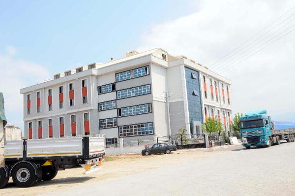 Hendek Belediyesi, cemaatin 3 öğrenci yurdunu kapattı