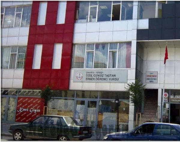 Hendek Belediyesi, cemaatin 3 öğrenci yurdunu kapattı