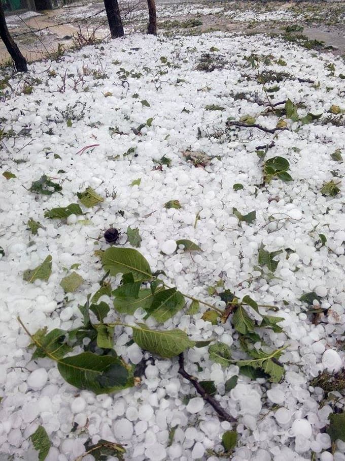 Taş büyüklüğünde dolu yağdı!