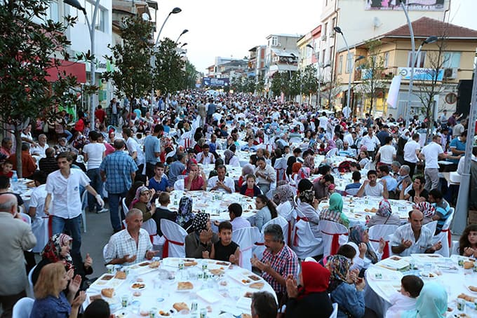 Kardeşlik sofrası Akyazı'da kuruldu