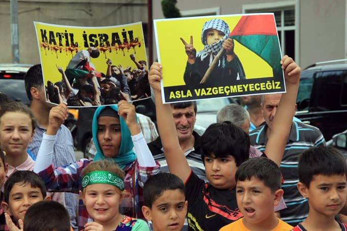 İsrail'in Gazze'ye saldırıları Sapanca'da protesto edildi