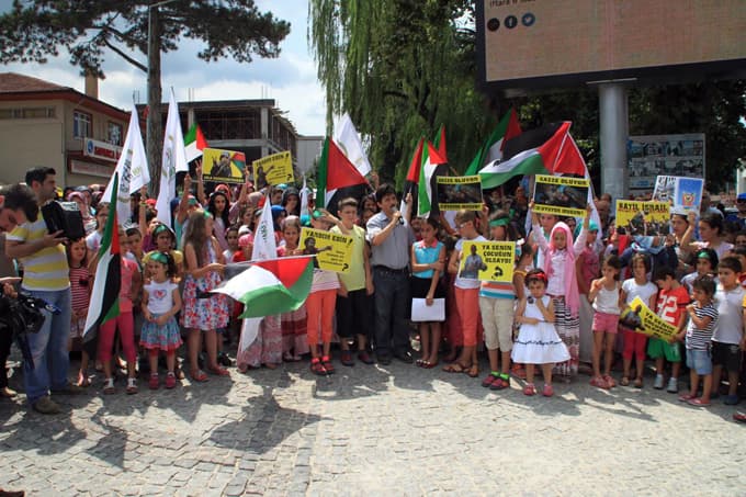 İsrail'in Gazze'ye saldırıları Sapanca'da protesto edildi