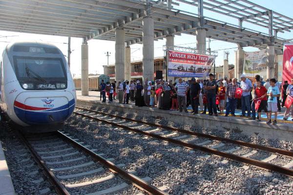 Başbakan'ın bulunduğu Yüksek Hızlı Tren Sakarya'da durmadı