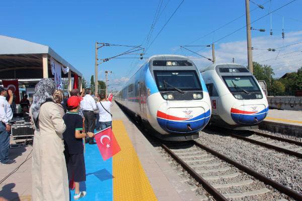 Başbakan'ın bulunduğu Yüksek Hızlı Tren Sakarya'da durmadı