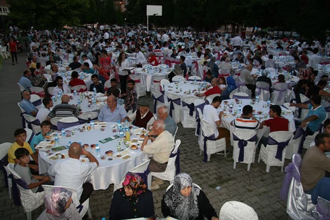 Adapazarı Belediyesi'nin son iftarı Yenigün'deydi