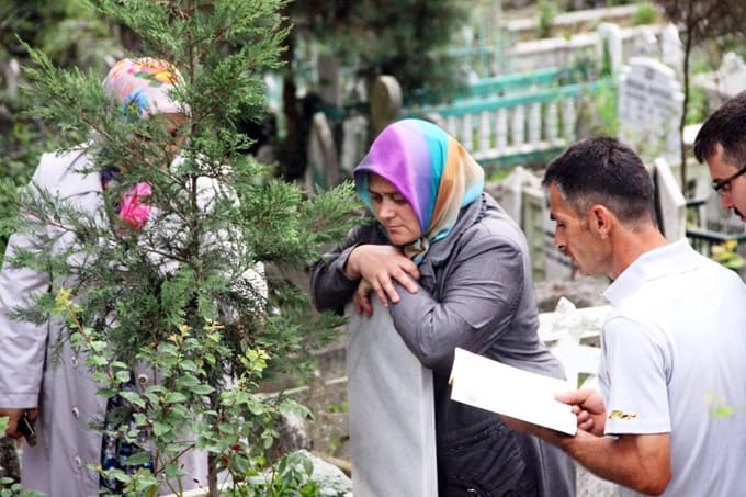 Bayramda mezarlıklar doldu taştı