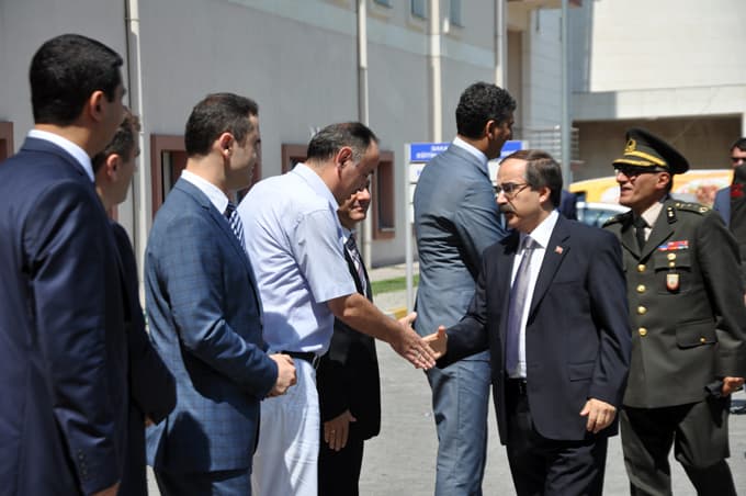 Vali Coş, Ramazan Bayramı'nda hastalara geçmiş olsuna gitti