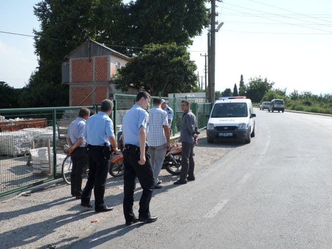 Motosiklet otomobille çarpıştı: 1 yaralı!