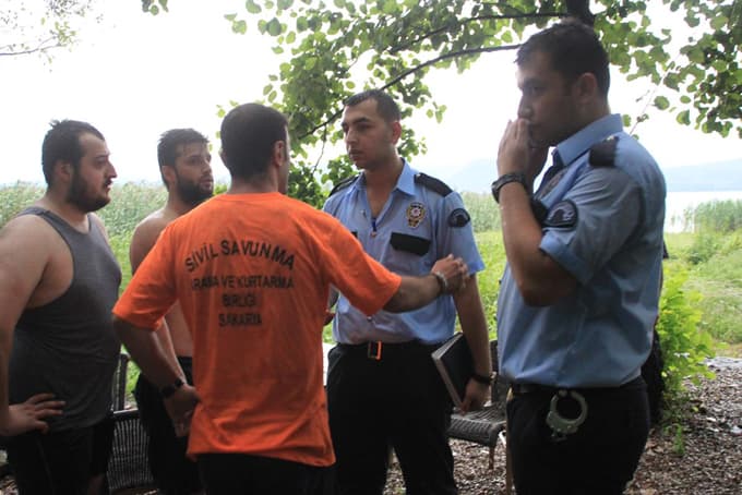 Sapanca Gölü'nde mahsur kalan 3 kişi kurtarıldı