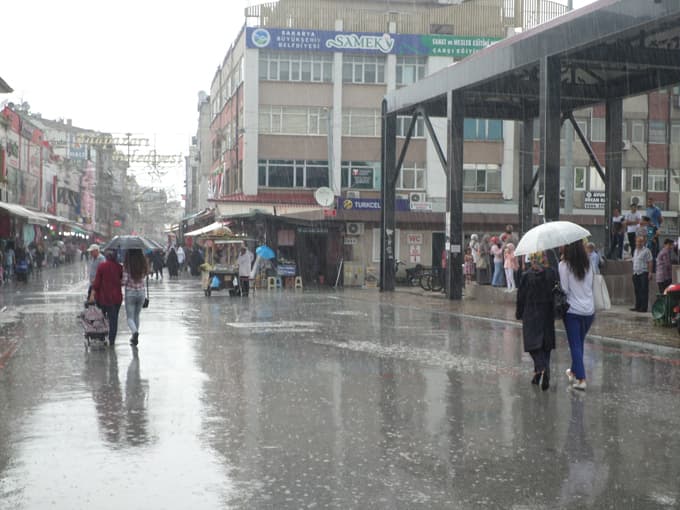 Sakarya yağmurla beraber nefes aldı