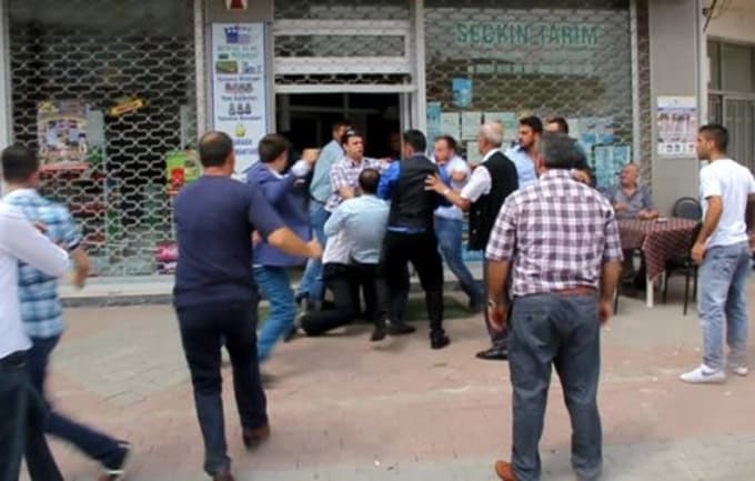 Düğün konvoyunda kavga çıktı