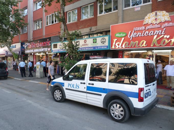 Adapazarı'nda yol verme meselesi yüzünden kan aktı