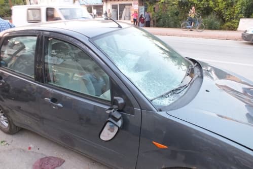 Otomobil motosikletle kafa kafaya çarpıştı: 2 yaralı!