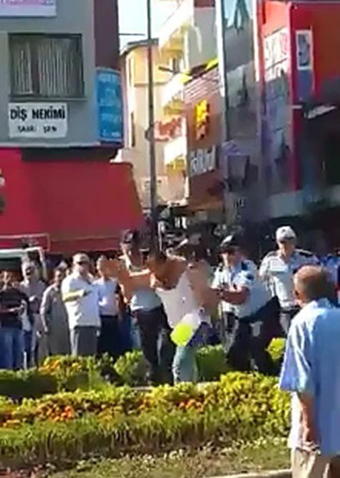 Bir baba  kızı için kendini yakmak istedi