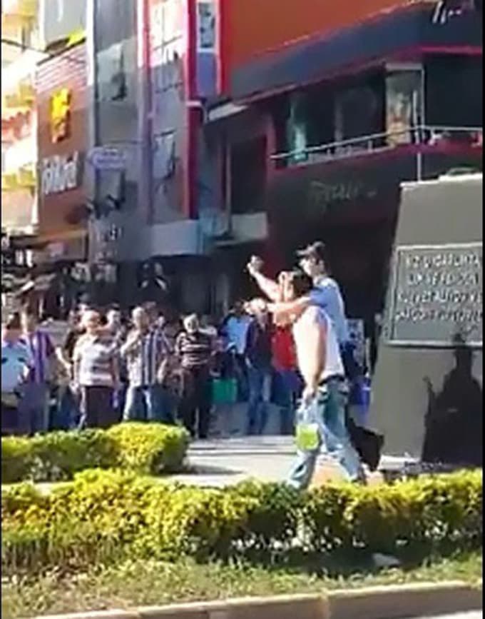 Bir baba  kızı için kendini yakmak istedi